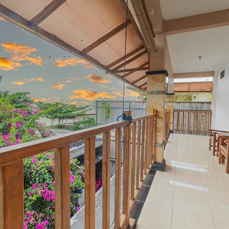 Transit Inn Senggigi Mangsit Buitenkant foto